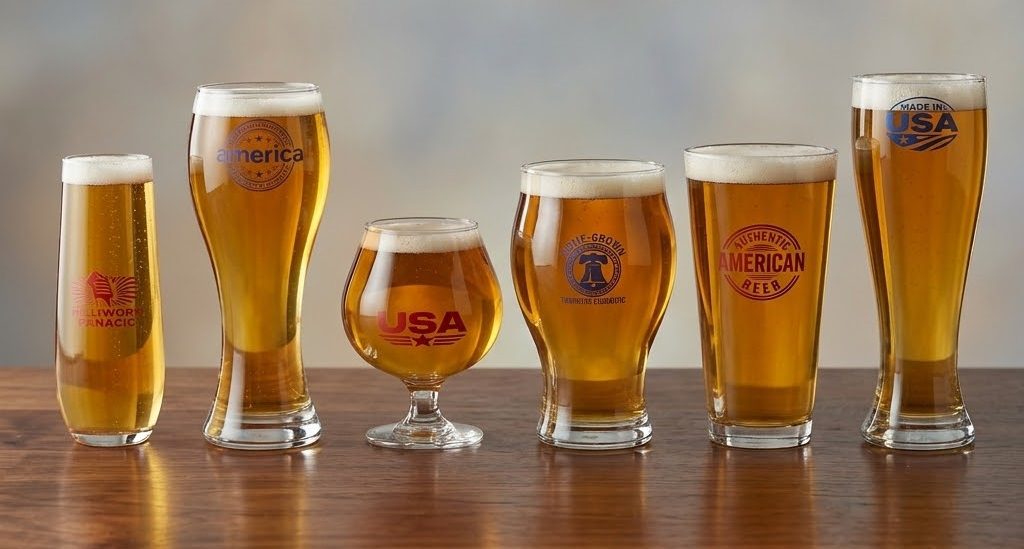 The Anatomy of the Perfect Pour: Why Your Beer Glass Shape Actually Matters